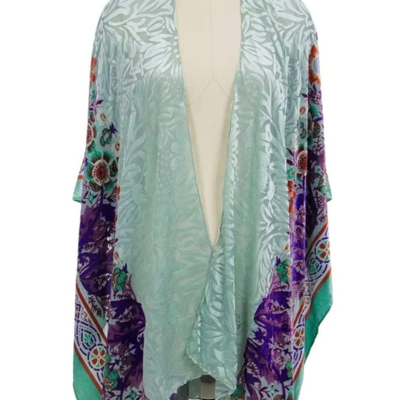 Floral shawl - Picture 4 of 4